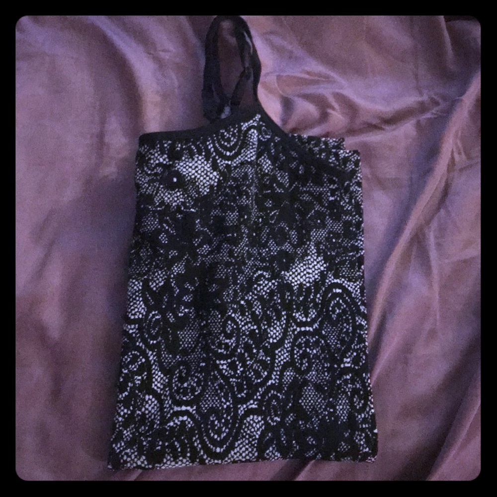 Stretchy Black & White Graphic cami
